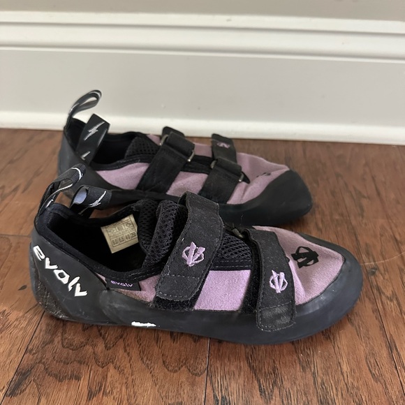 Evolv Climbing Shoes - Picture 3 of 4